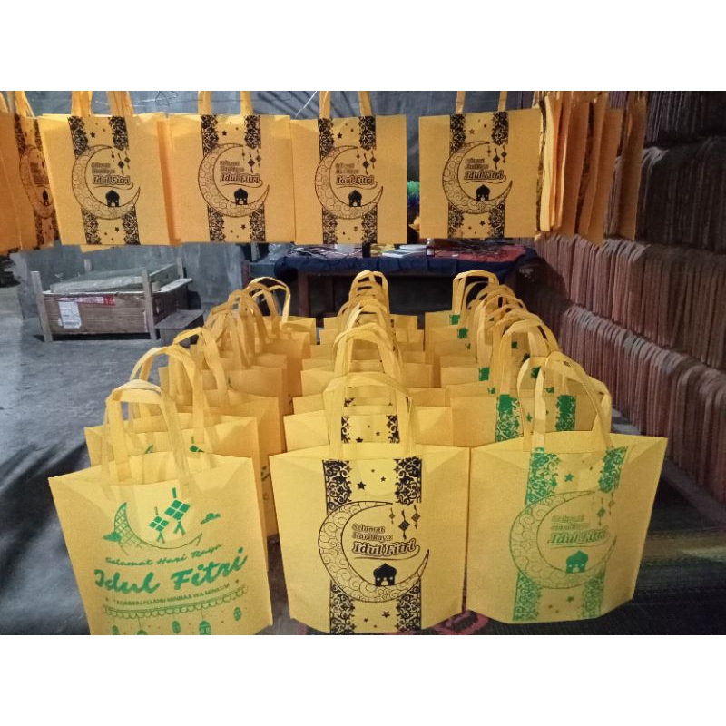 

Tas Lebaran Idul Fitri Handle Lipat Bawah (ukuran 35x35cm)