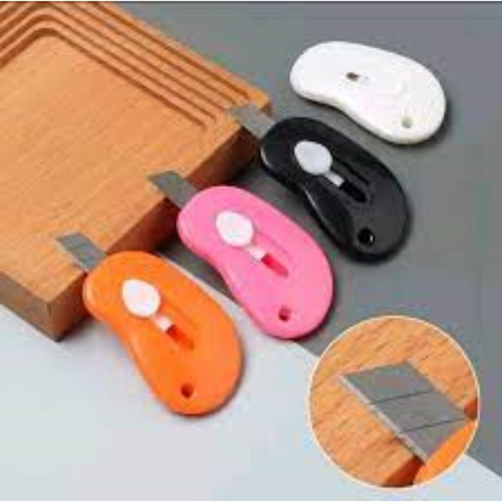 

Cutter Mini / Cutter Mini Pisau Kecil Bentuk Awan / Cutter Mini Bentuk Awan / Pisau Pemotong Mini Lucu / Travel Cutter