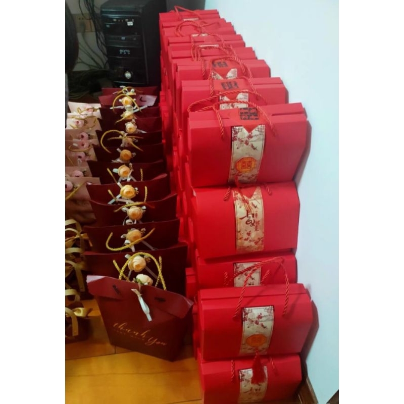 

KOTAK HAMPERS MURAH, PAPERBAG, GOODIE BAG, KOTAK SOUVENIR, SANGJIT