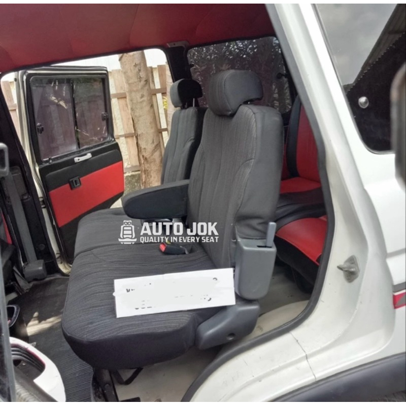 Jok tengah kijang grand maupun kijang super ada sandaran tangan