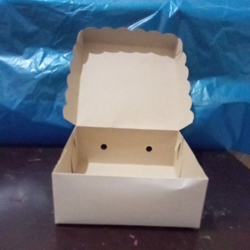 

kardus R8/ dus18cm renda. warna putih berat 310gsm