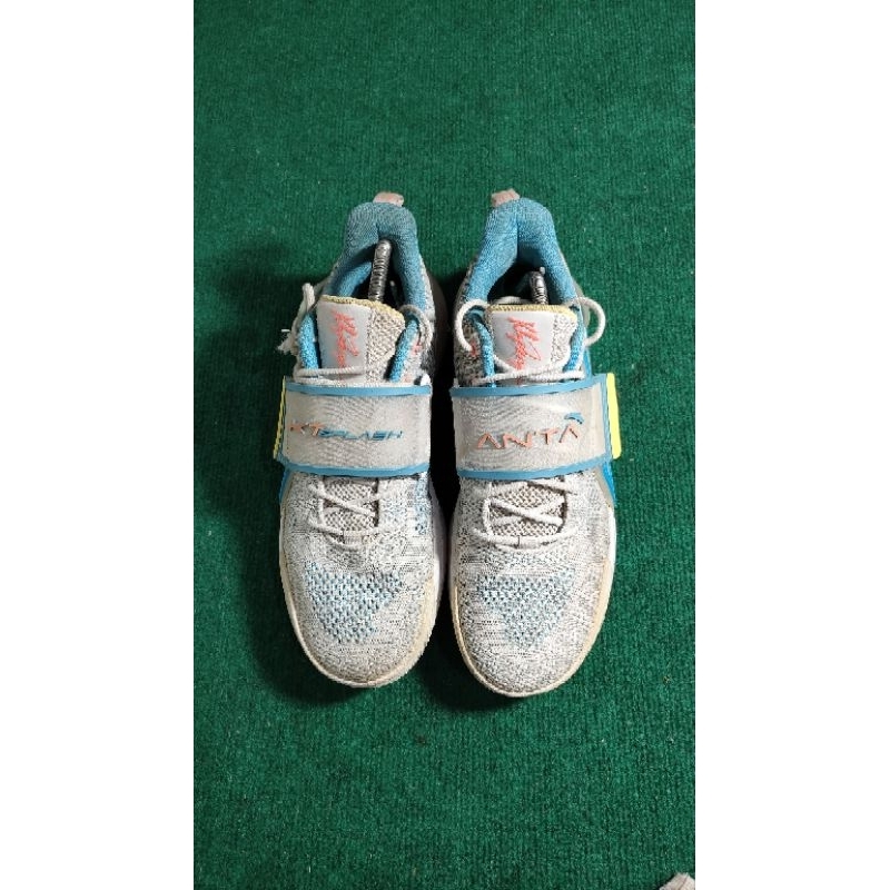 Sepatu basket Anta KT 3