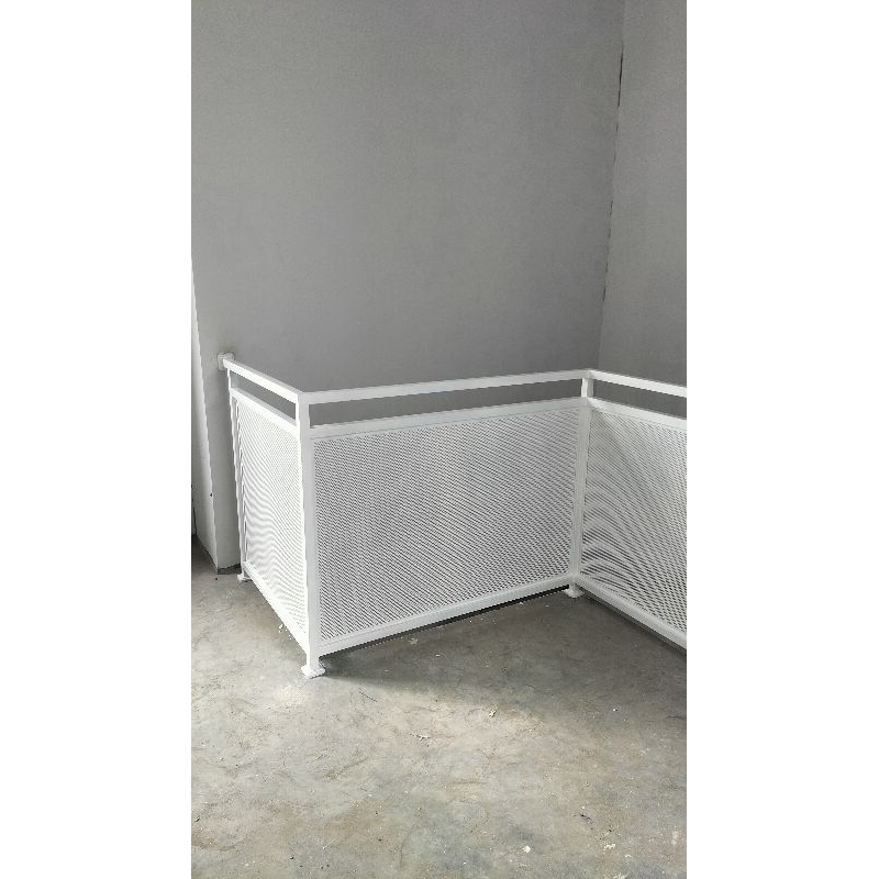 railing balkon perforated minimalis