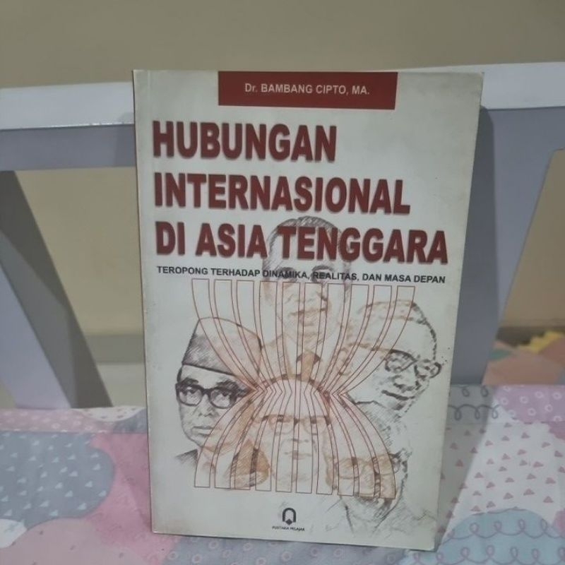 Hubungan Internasional di Asia Tenggara Dr. Bambang Cipto MA