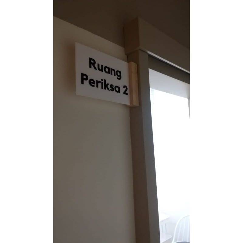 

Papan Nama akrilik custom