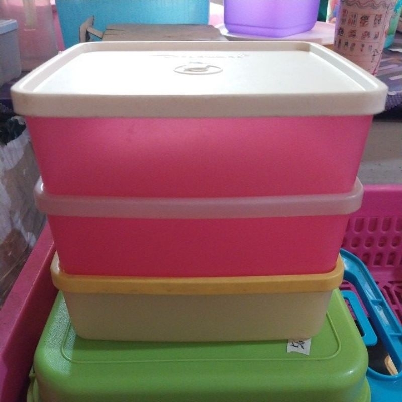 SECOND TUPPERWARE LSA LARGE SQUARE AWAY