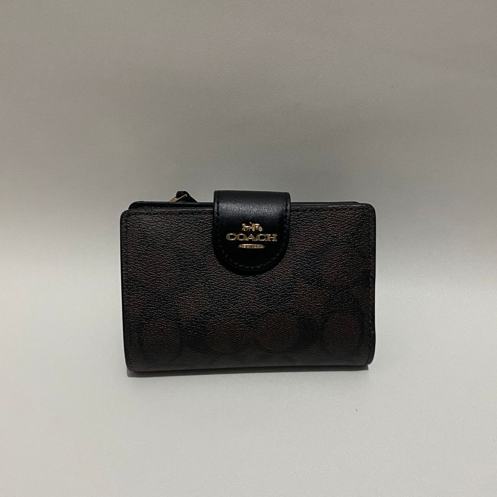 Coach medium wallet mahogany