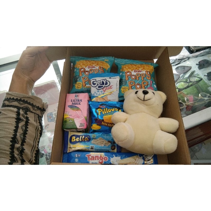 

HAMPERS SNACK MIX BONEKA