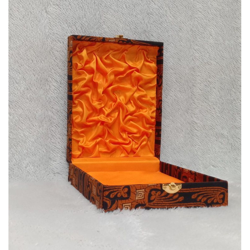 BOK KOTAK PLAKAT CUSTOM MURAH MEWAH