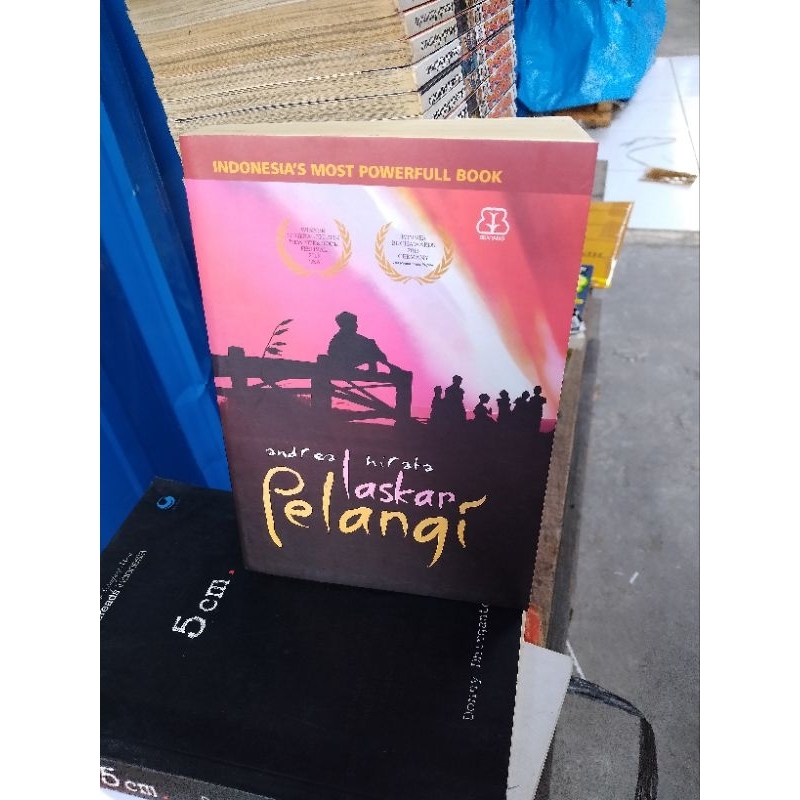 novel laskar pelangi by Andrea Hirata
