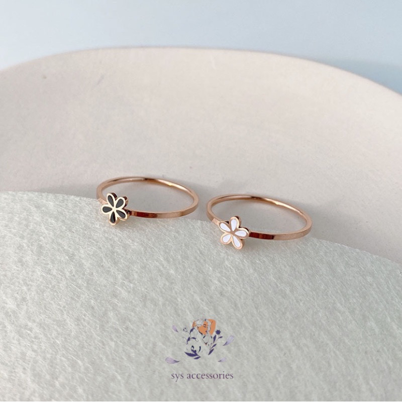 Cincin Titanium Daisy Gold Anti Karat Looks Mas 18k