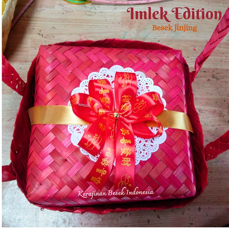 

SPESIAL HAMPERS IMLEK 2024 CNY Besek jinjing pita Keranjang Parsel imlek toples kue keranjang coklat Sincia Gong xi fa cai