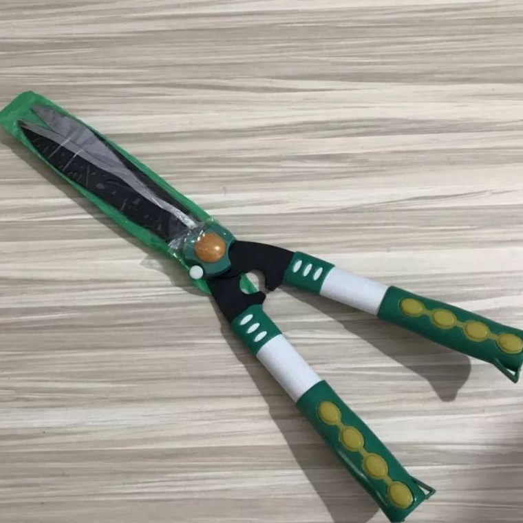 GUNTING RUMPUT GUNTING TAMAN