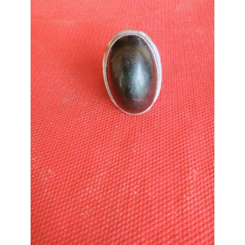 Cincin black jade lengket magnet
