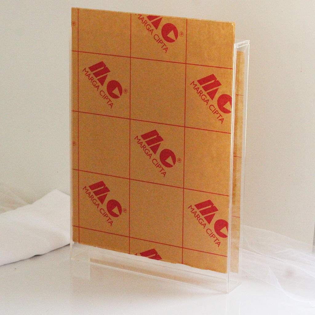 

Bingkai Akrilik untuk Mahar UK. 40x30