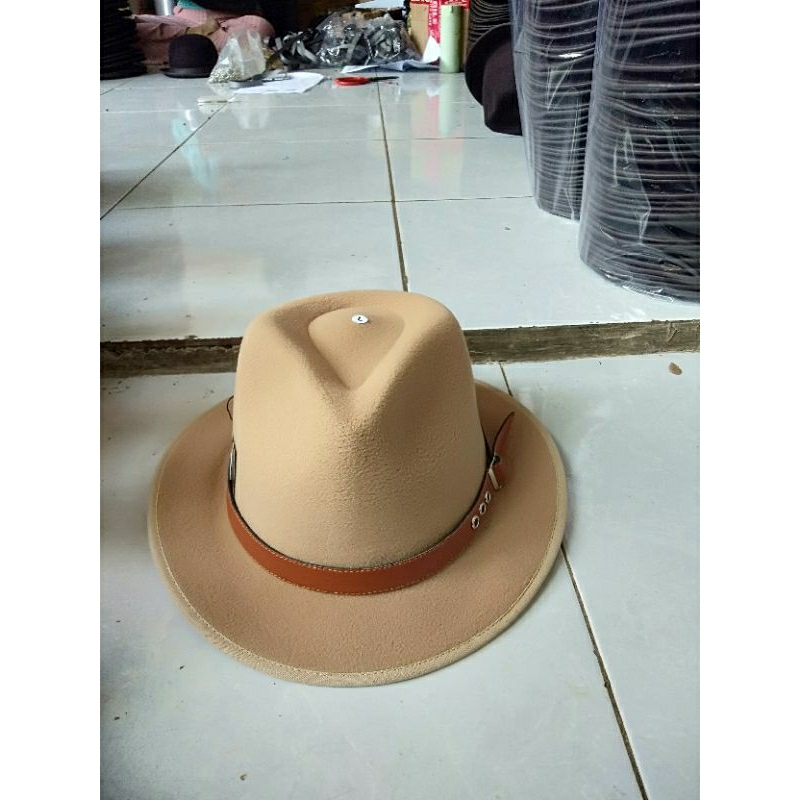 FEDORA_TOPI_LAKEN_TREND