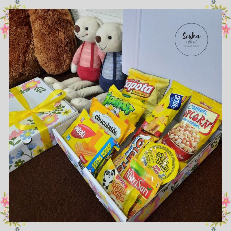 

HAMPERS SNACK / KADO SNACK / HAMPERS ULTAH / KADO ULTAH / HAMPERS NATAL / HAMPERS TAHUN BARU / KADO GRADUATION / HADIAH ANNIVERSARY / HADIAH ULTAH / SNACK BOX / KADO VALENTINE / KADO SNACK WARNA KUNING