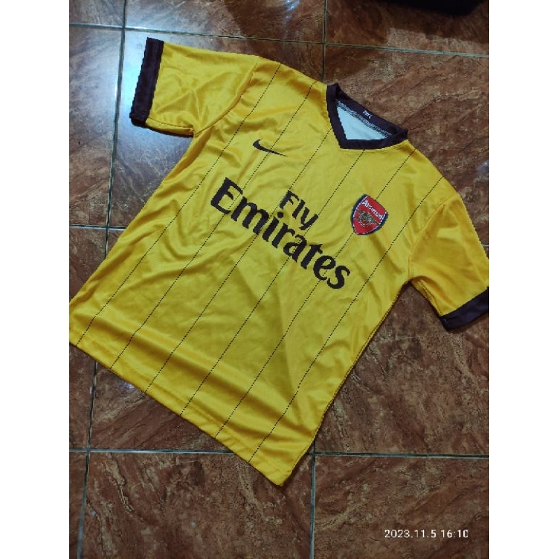 Jersey Arsenal kuning tahun 2011,2012