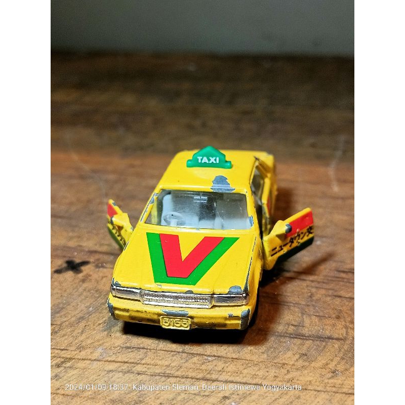 die cast tomica japan taxi