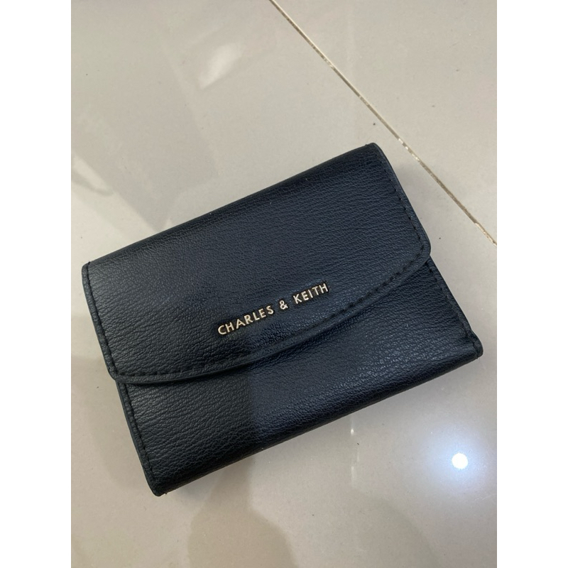 dompet charles n keith