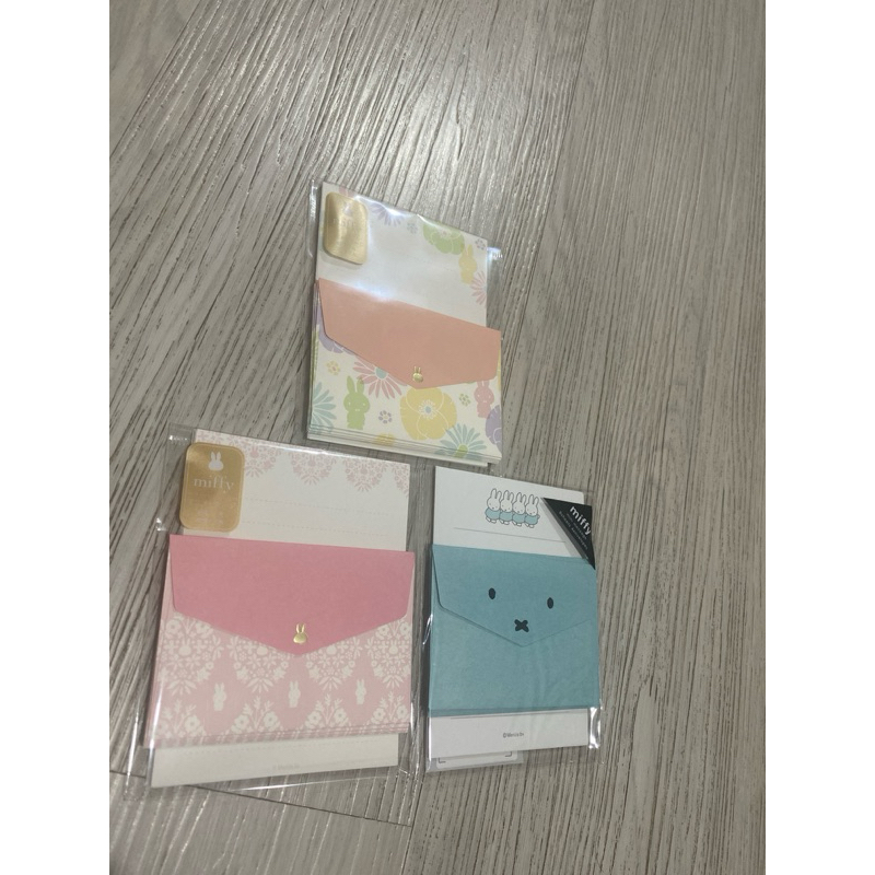 

Kertas surat dan amplop miffi