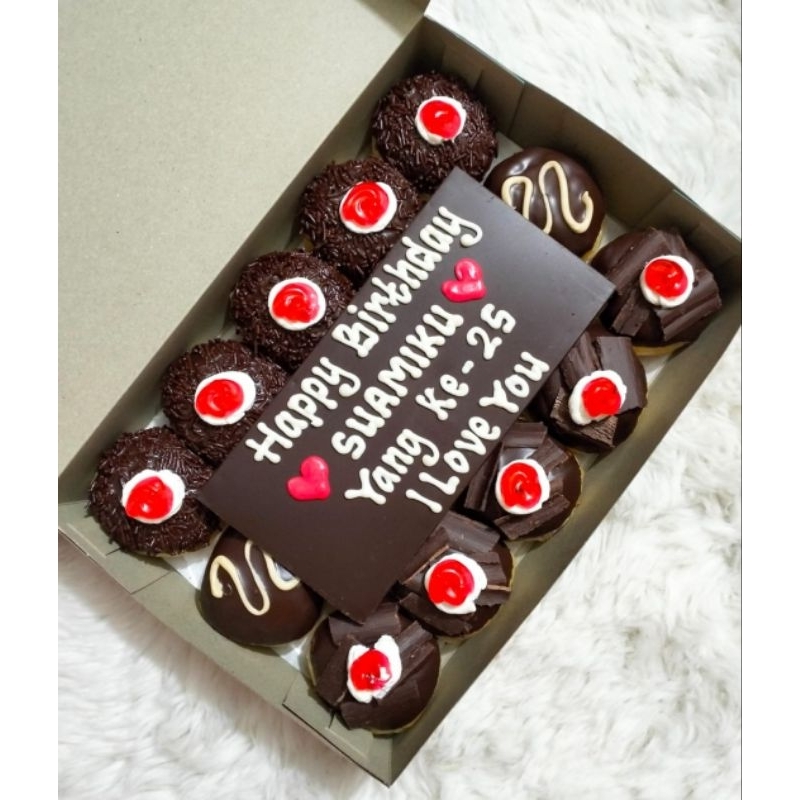 

Donat kue cake ulang tahun ultah blackforest blok coklat hitam by Aida's snack bandung