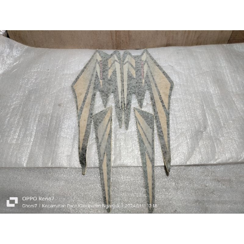 Striping stiker bodi body kanan kiri full set RX king RXK warna hitam silver Tahun 2002 Original