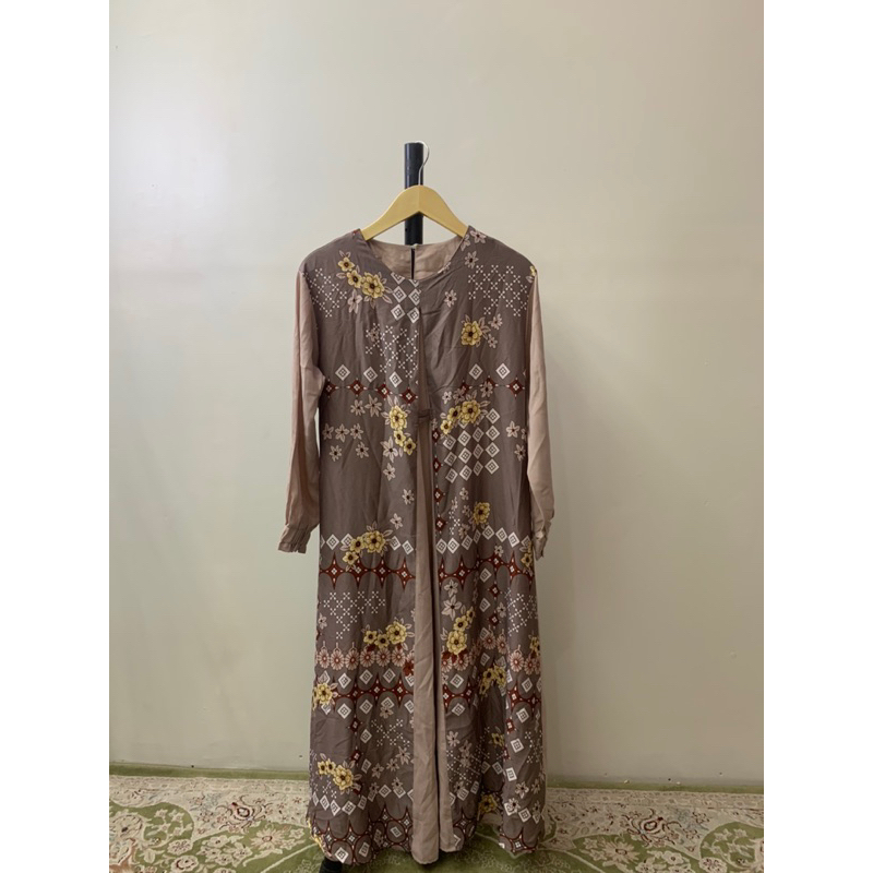 Gamis Motif Bunga-Bunga