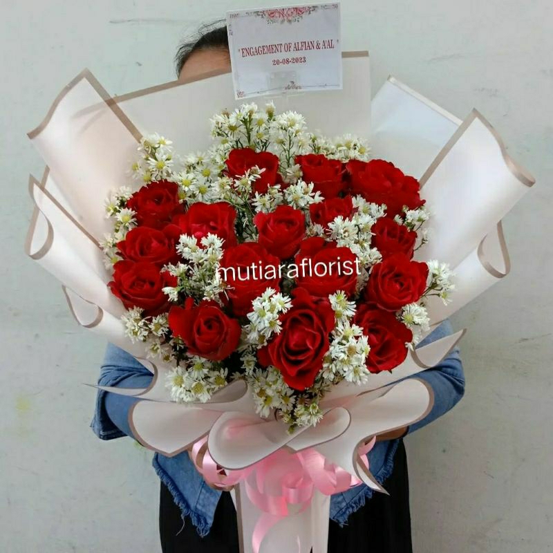 Bunga Bucket Mawar hidup isi 20 batang/Bunga Ucapan/Bunga Wisuda/dll