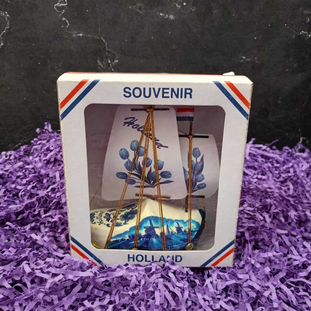 Pajangan Perahu Holland