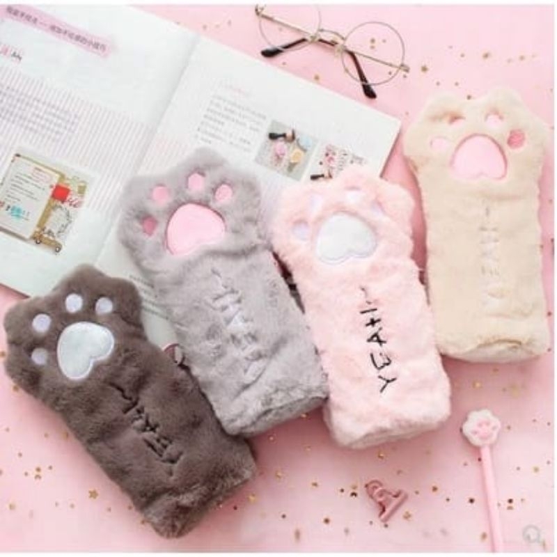 

Tempat Pensil Bulu / Pouch Make Up Bulu Cat Paw