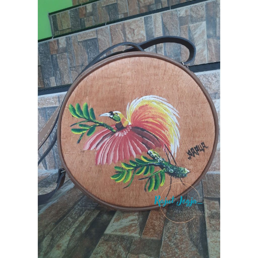 tas kulit kayu khas papua , tas selempang bulat, tas, tas papua, tas etnik kulit kayu khas papua, ta