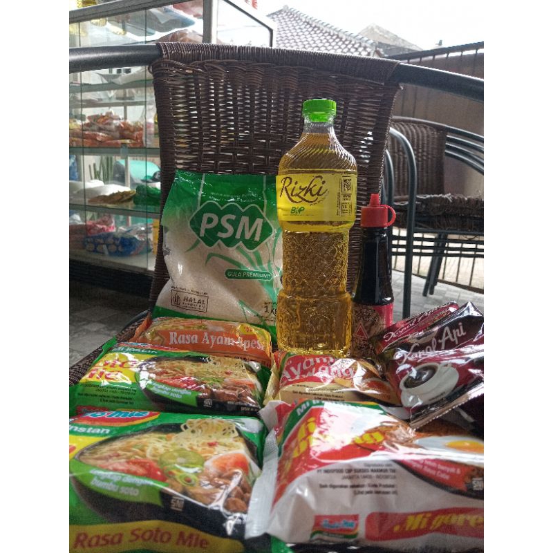 

paket sembako ( gula 1 kg ,minyak 900ml kopi 12 sast kopi renceng ,indomie 5pc)