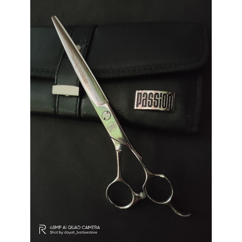 

Gunting Rambut SUKIPASSION JAPAN ORIGINAL Gunting Potong Passion 7 inch Cobalt VG10 Hair Scissors