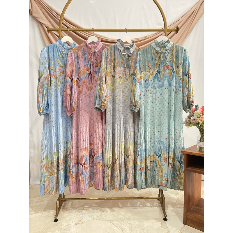 Gamis bahan plisket motif bunga