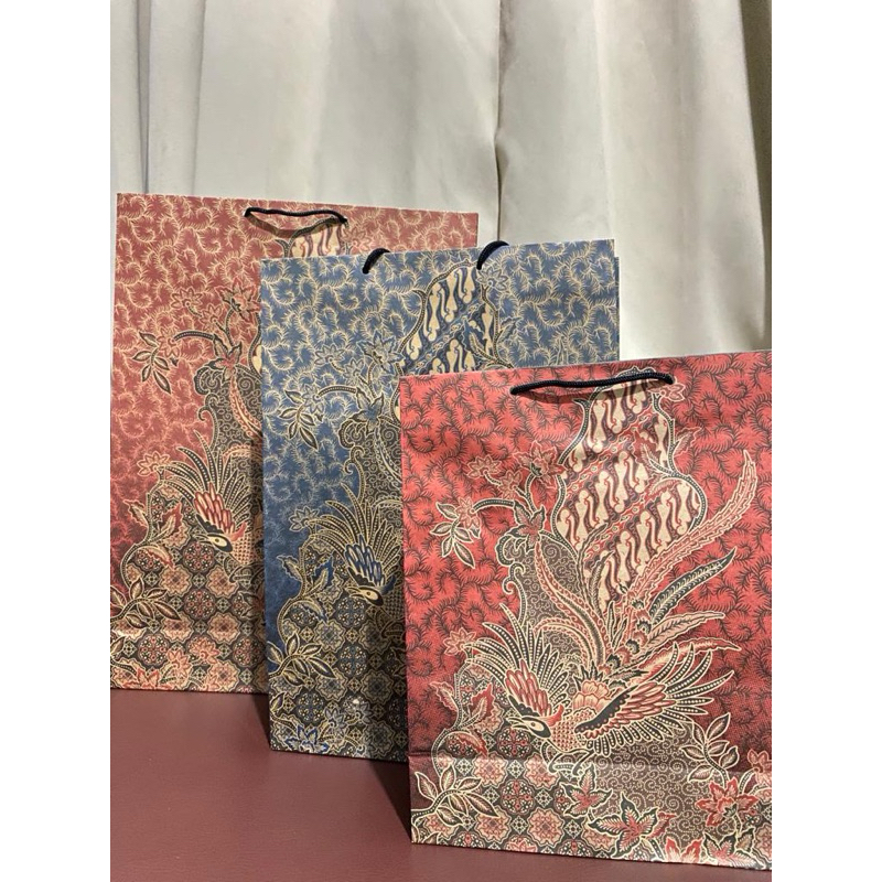 

PAPERBAG MOTIF BATIK HAMPERS FORMAL PAPERBAG KERTAS MOTIF BATIK