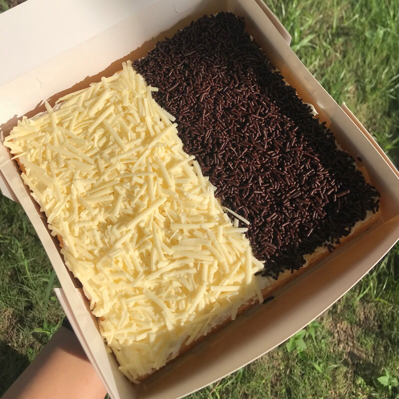 

BOLU JADOEL COKLAT KEJU MEISES 20cm (16 Potong)