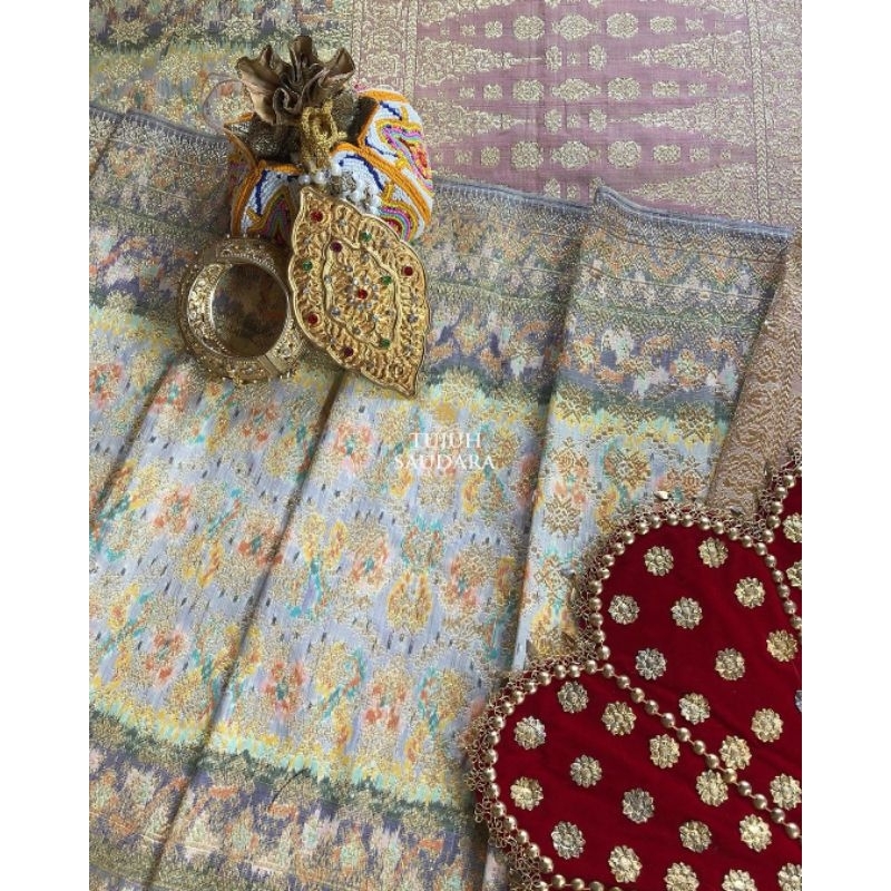 Songket Tujuh Saudara Palembang Dengan Warna Soft