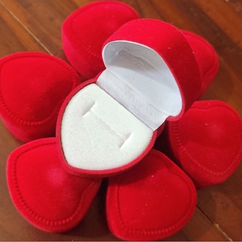 tempat cincin love bludru