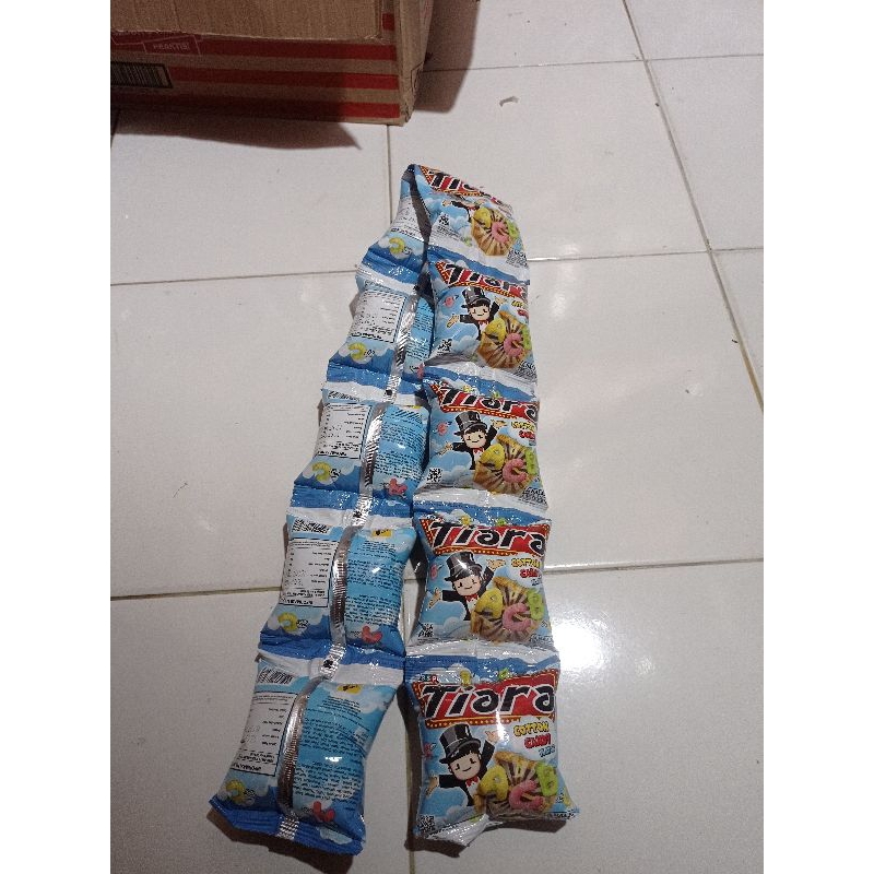 

Snack manis Tiara ABC 1 renceng isi 10 pcs