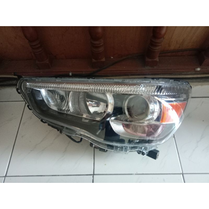 headlamp Mitsubishi Outlander Hid kiri