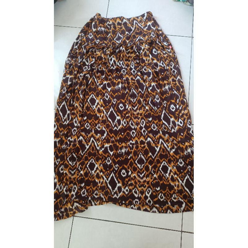 rok coklat motif macan preloved