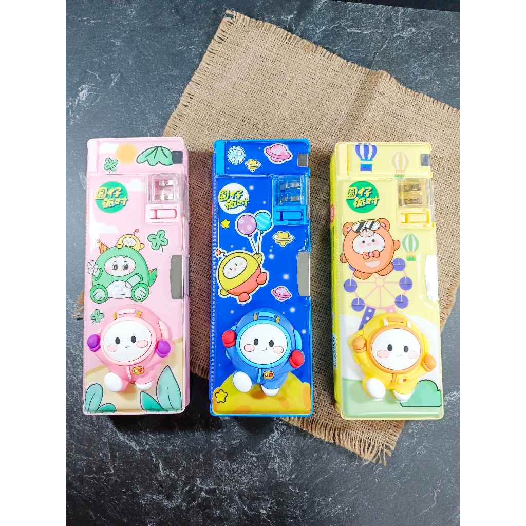 

(PCS) KP MAGNET XPM 551-25 TIMBUL / KOTAK PENSIL MAGNET BONEKA