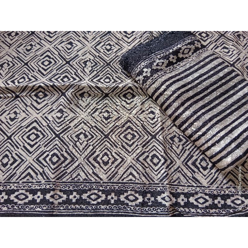 Kain Batik Viscose Semi Sutra Hitam Putih Batik