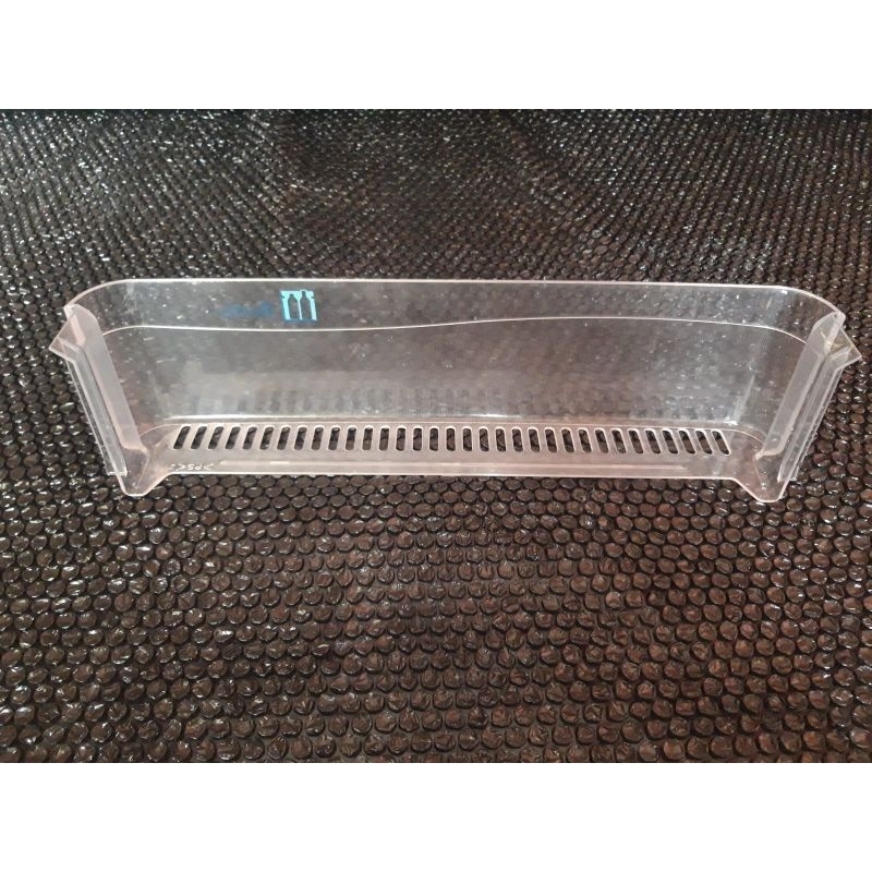 Rak kulkas Toshiba galacio 1 pintu rak botol bagian bawah kulkas Toshiba galacio 1 pintu bekas