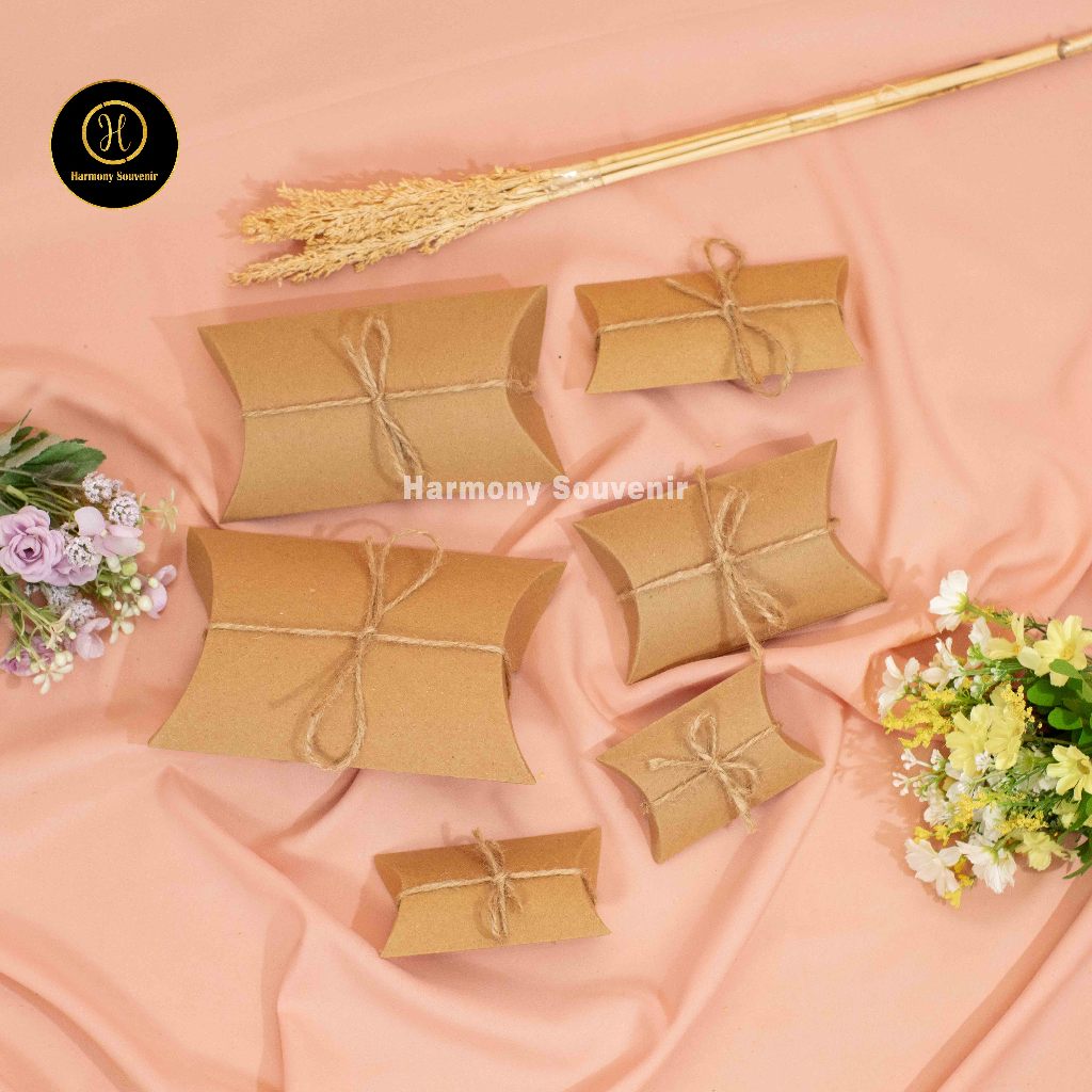 

GIFT BOX PACKAGING SOVENIR MODEL WEDDING KRAFT PILLOW WITH ELEGANT HEMP ROPE
