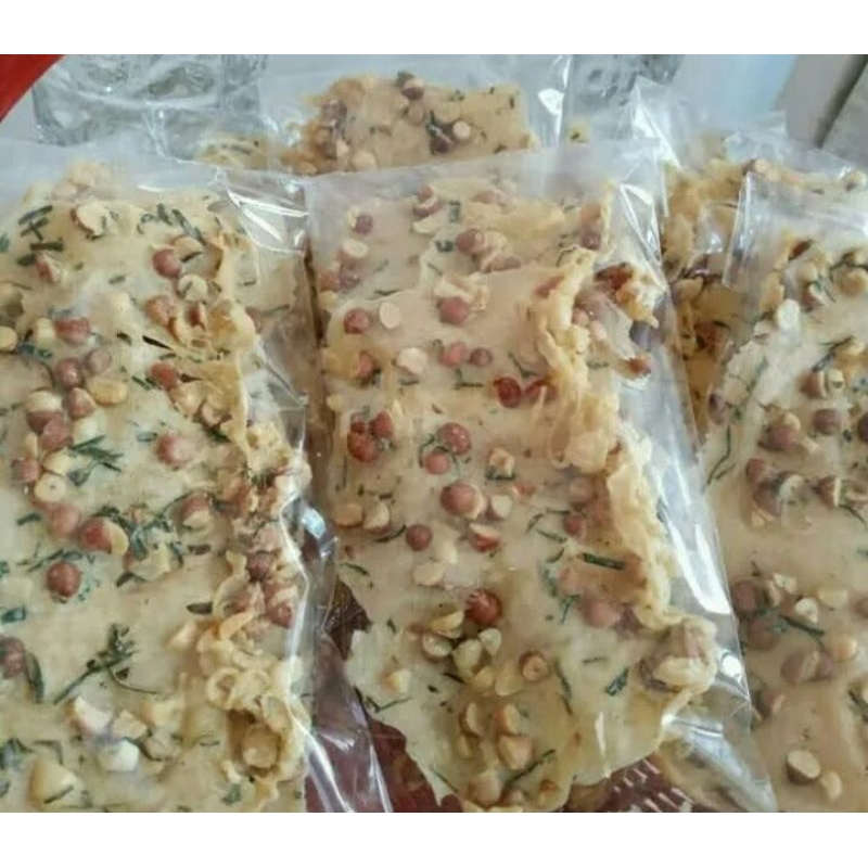 

peyek kacang renyah dan gurih