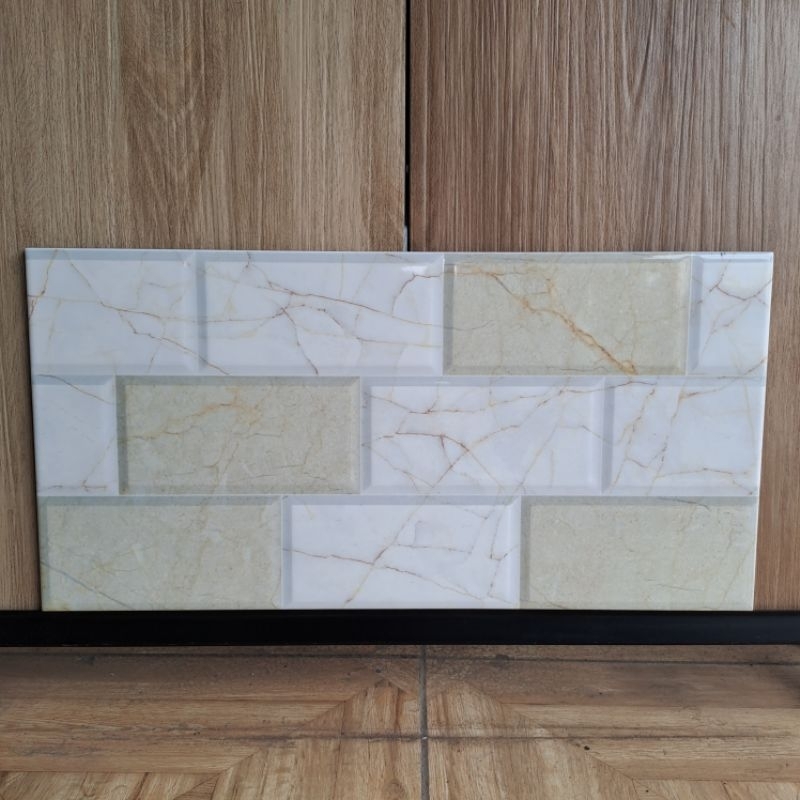 keramik dinding motif bata glossy / keramik kamar mandi / keramik marmer / keramik dinding mulia sig