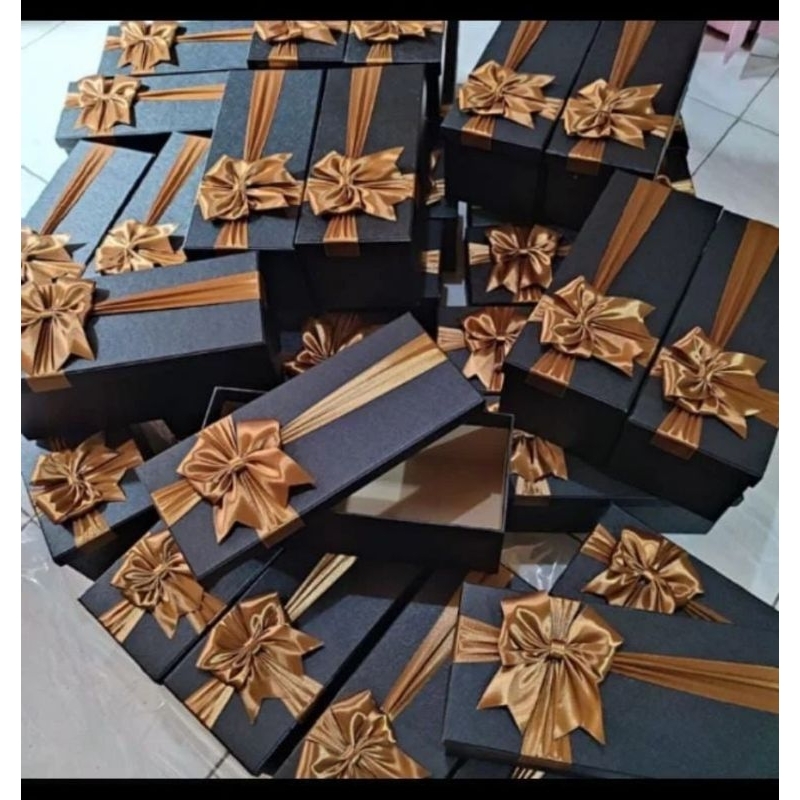 

hardbox/ kotak hampers 38x13x5 cm bahan tebal berkwalitas bisa custome warna