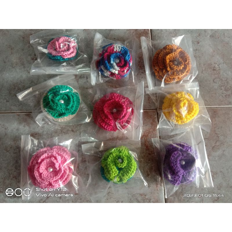 Bros rajut bunga mawar